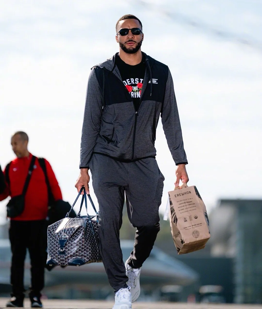 今夜荷甲传出新动向，洛杉矶快船止住颓势，管理层表态：赛场秩序良好，阵容厚度经受考验的简单介绍