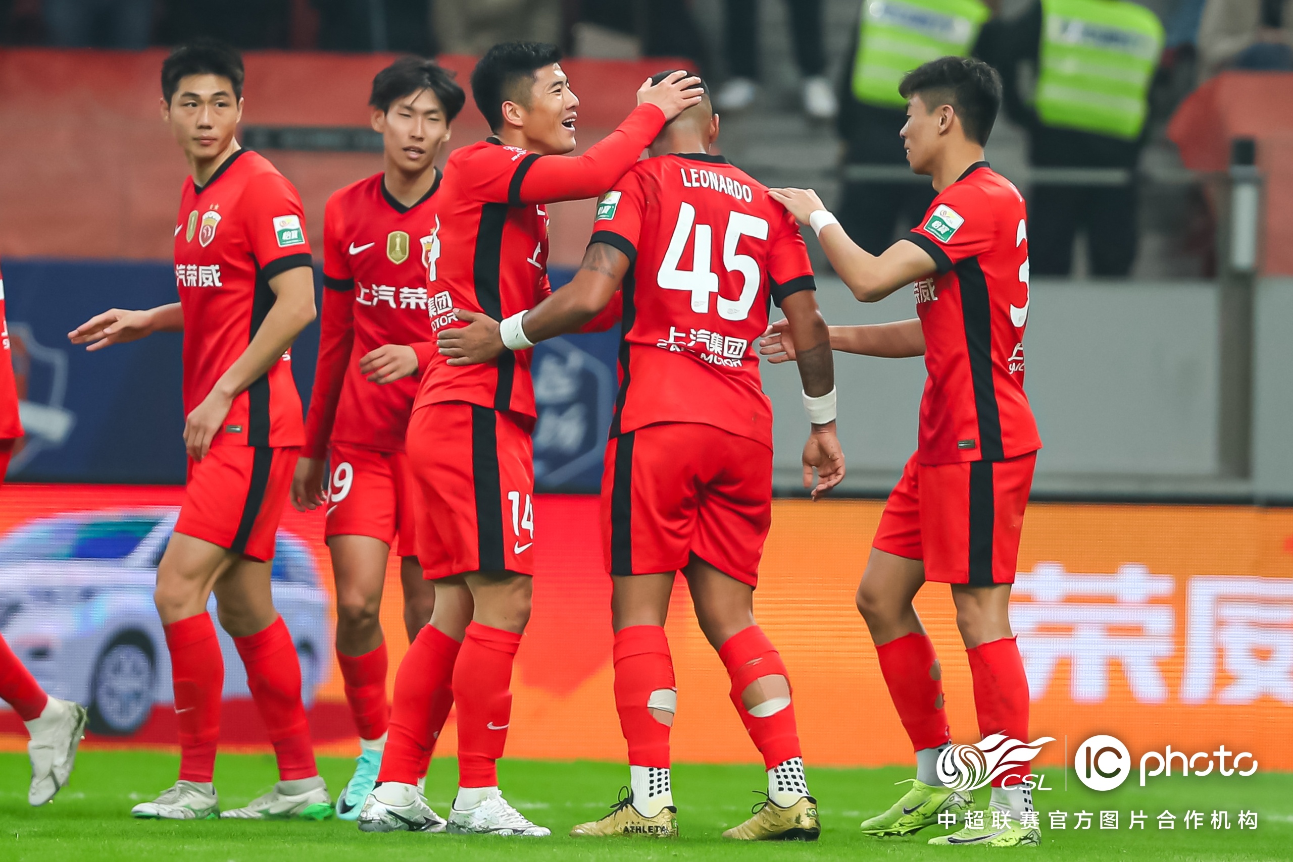 包含德甲今晚再迎强敌，新疆广汇迎来里程碑，主帅态度——震撼外界，控场能力受关注的词条