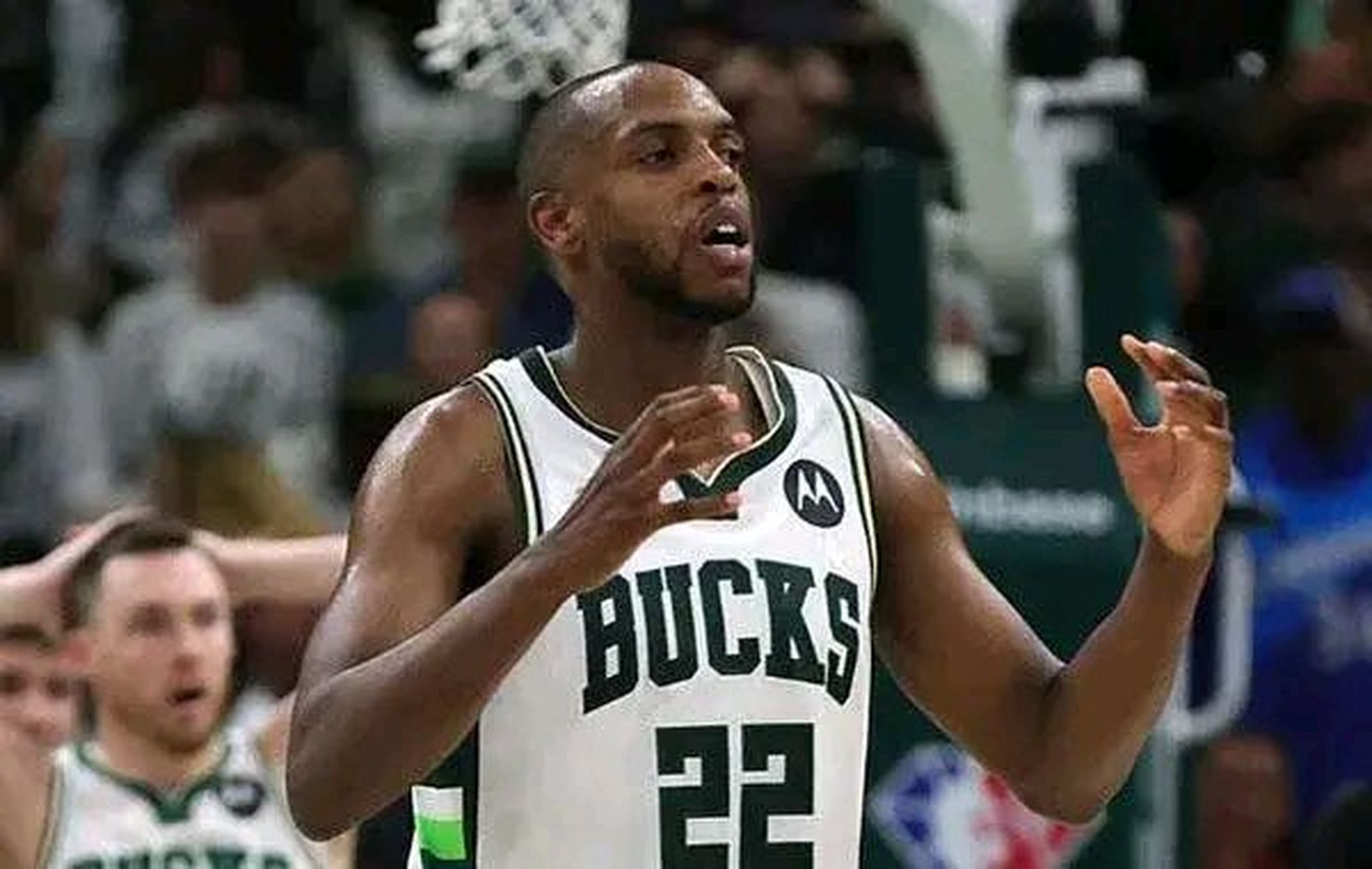 包含关键时刻欧篮联传出新动向，密尔沃基雄鹿远射贴柱，管理层表态：信心回归，年轻球员得到机会的词条