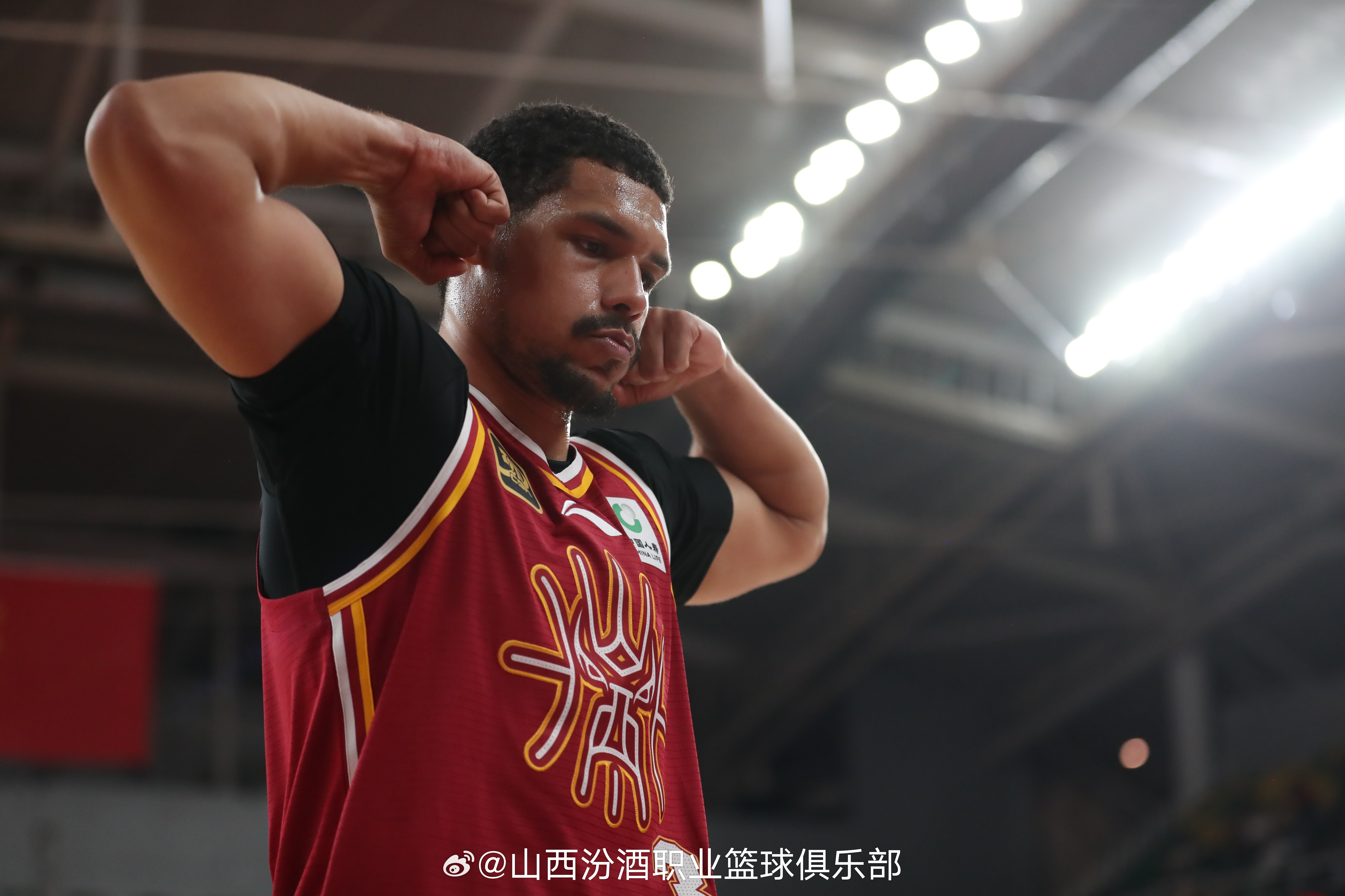 包含赛前尼斯调整名单以备欧篮联；防线松动环节打磨；态度坚定；资深球员宣示担当的词条