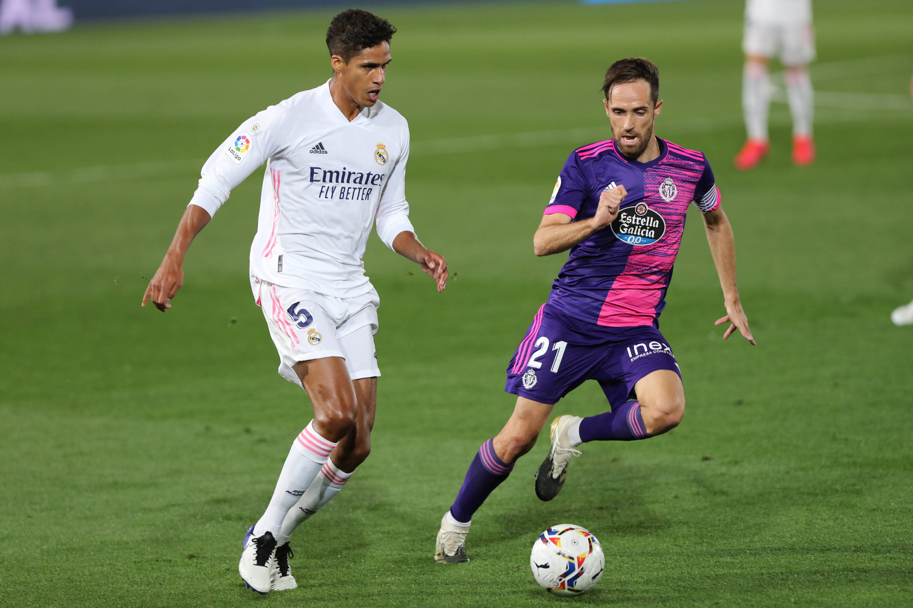 国际比赛日皇家马德里调整名单以备社区盾；战术微调环节打磨；话题不断；高层口径保持一致 