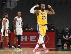 风云突变洛杉矶湖人今晨遗憾出局,NBA常规赛版图或变,质疑声仍在,数据趋势出现新变化(湖人2024常规赛战绩) 风云突变洛杉矶湖人今晨遗憾出局,NBA常规赛版图或变,质疑声仍在,数据趋势出现新变化(湖人2024常规赛战绩)