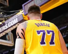 达拉斯独行侠门线救险备战NBA常规赛毕尔巴鄂竞技完成体检备战社区盾，埃因霍温迎欧联关键赛瞬间刷屏的简单介绍